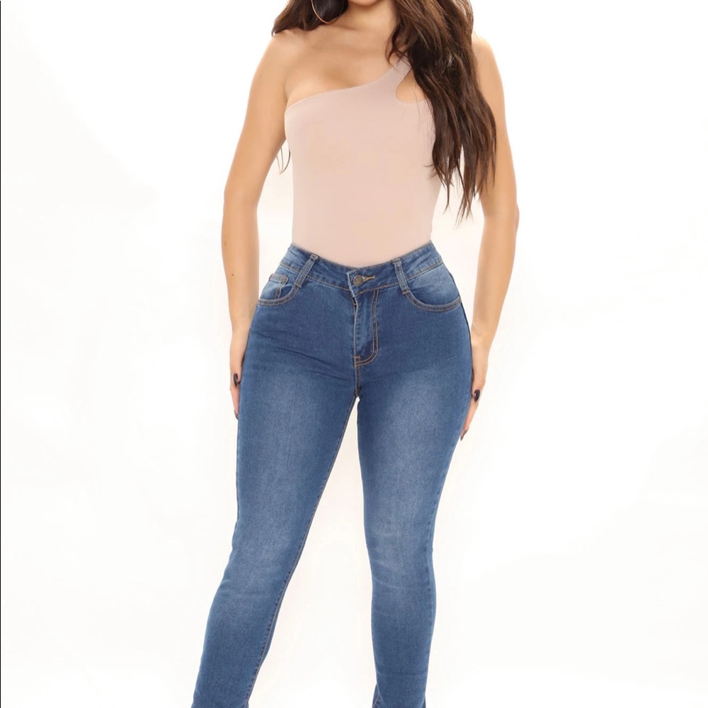 Fashion Nova Mid Rise Skinny Jeans in Dark Wash